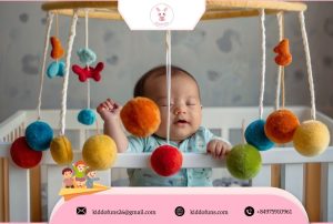 chọn đồ treo nôi có nhạc theo độ tuổi của bé